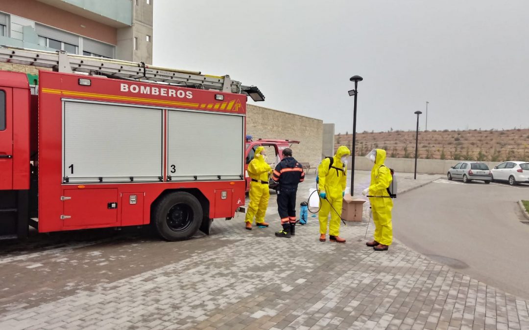 Los bomberos de la DPT han realizado medio centenar de desinfecciones en áreas sensibles por la COVID