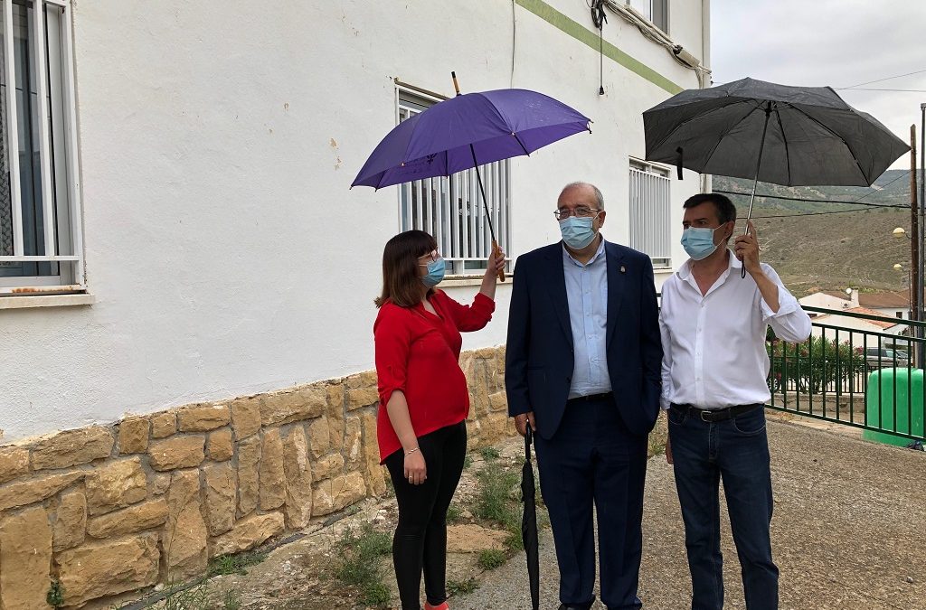 Ariño convertirá el antiguo consultorio médico en sede de las Amas de Casa y renovará los depósitos de agua con el POS