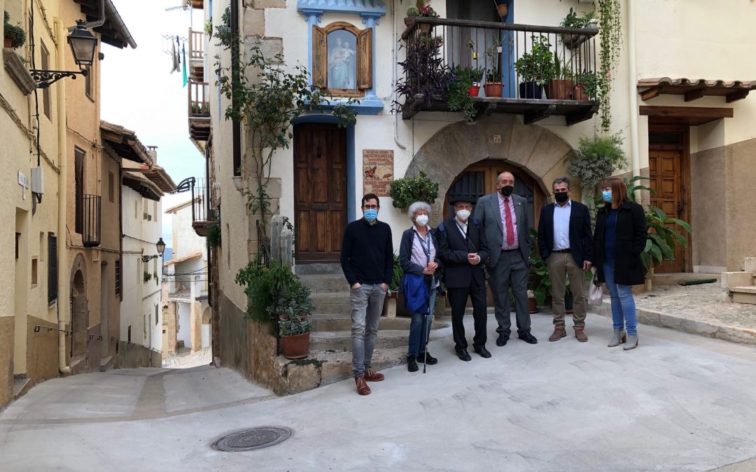 Manuel Rando celebra el Día de las Bibliotecas en la inauguración de la de Peñarroya de Tastavins