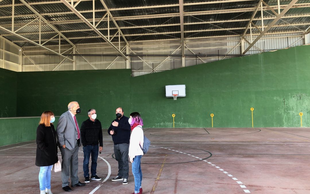 Valdeltormo mejorará su polideportivo y construirá un parque infantil gracias al Plan de Obras y Servicios