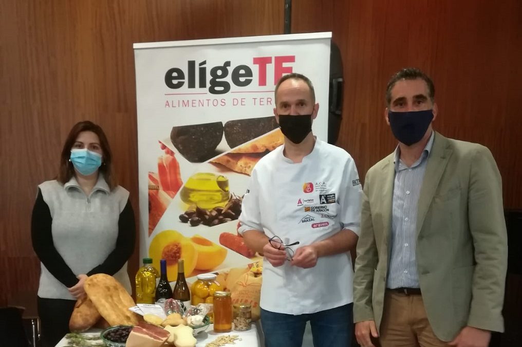 Cuatro cocineros participan en un showcooking de Elige Teruel para promocionar los productos turolenses