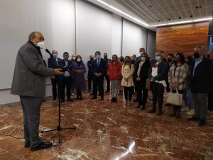 Manuel Rando se dirige a los asistentes a la inauguración de la exposición Goya 3 de mayo