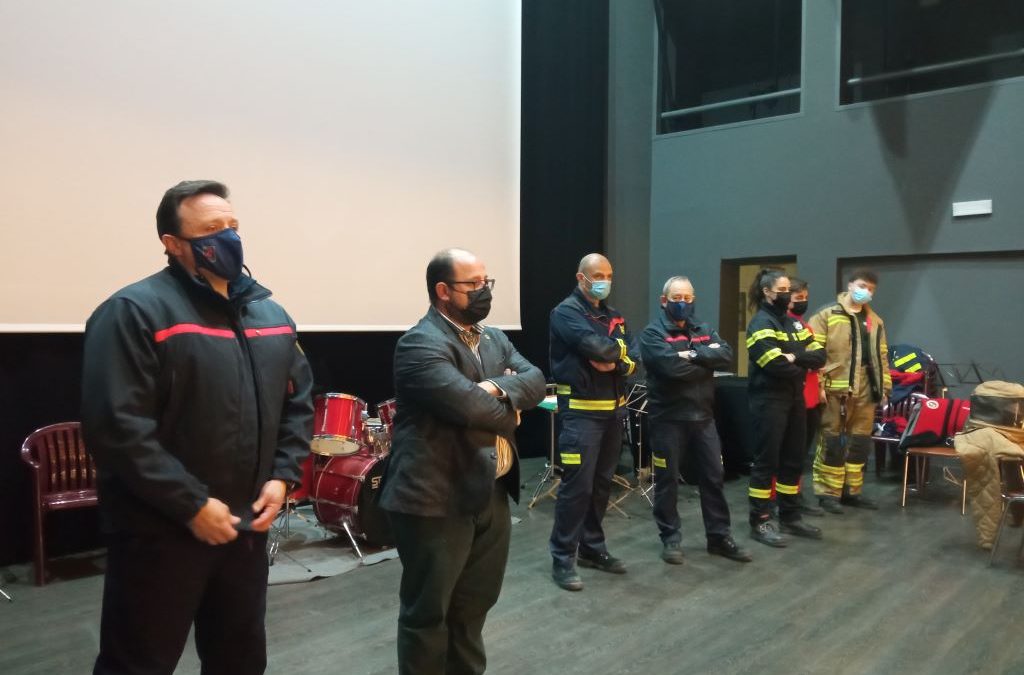 Los bomberos de la DPT enseñan su trabajo y su nueva imagen a los escolares de la provincia