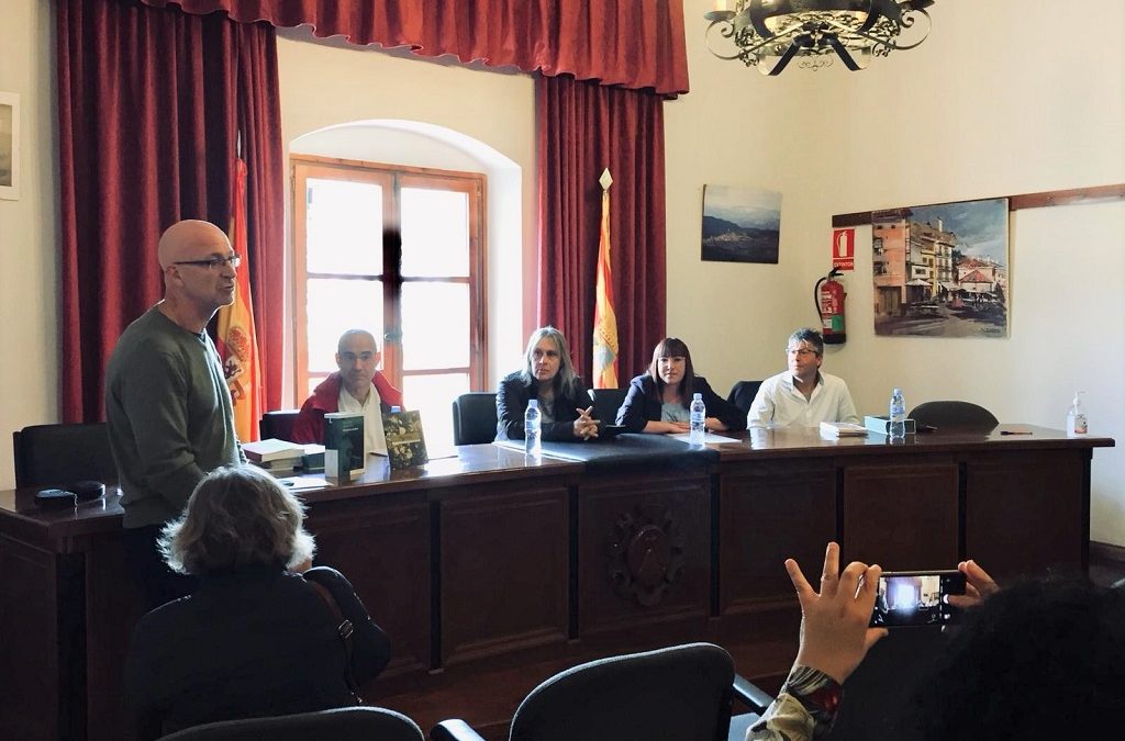 El Instituto de Estudios Turolenses celebra el Día del Libro en Monroyo con poesía en catalán