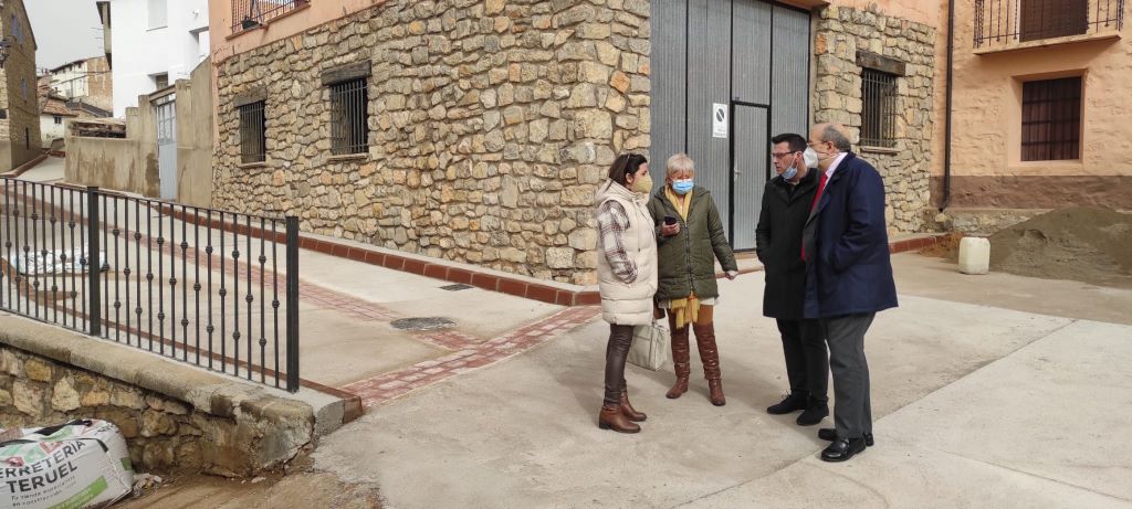 Gea de Albarracín mejora sus redes viarias y sustituye mobiliario municipal con fondos del POS de la DPT