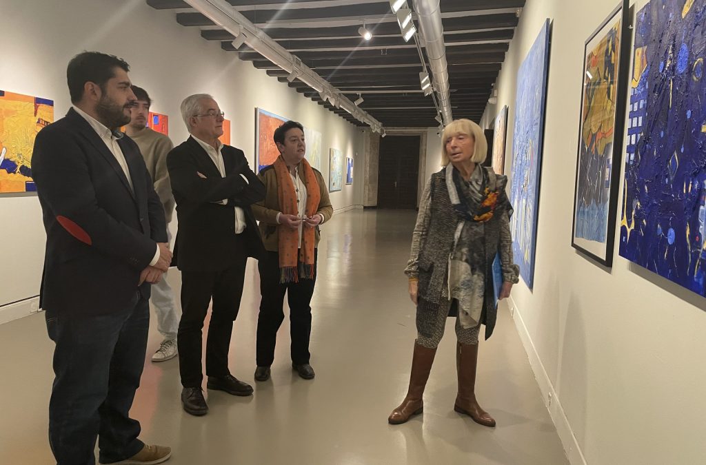 La pintora turolense Quinita Fogué reflexiona sobre su trayectoria artística en la exposición “El álbum de la memoria”