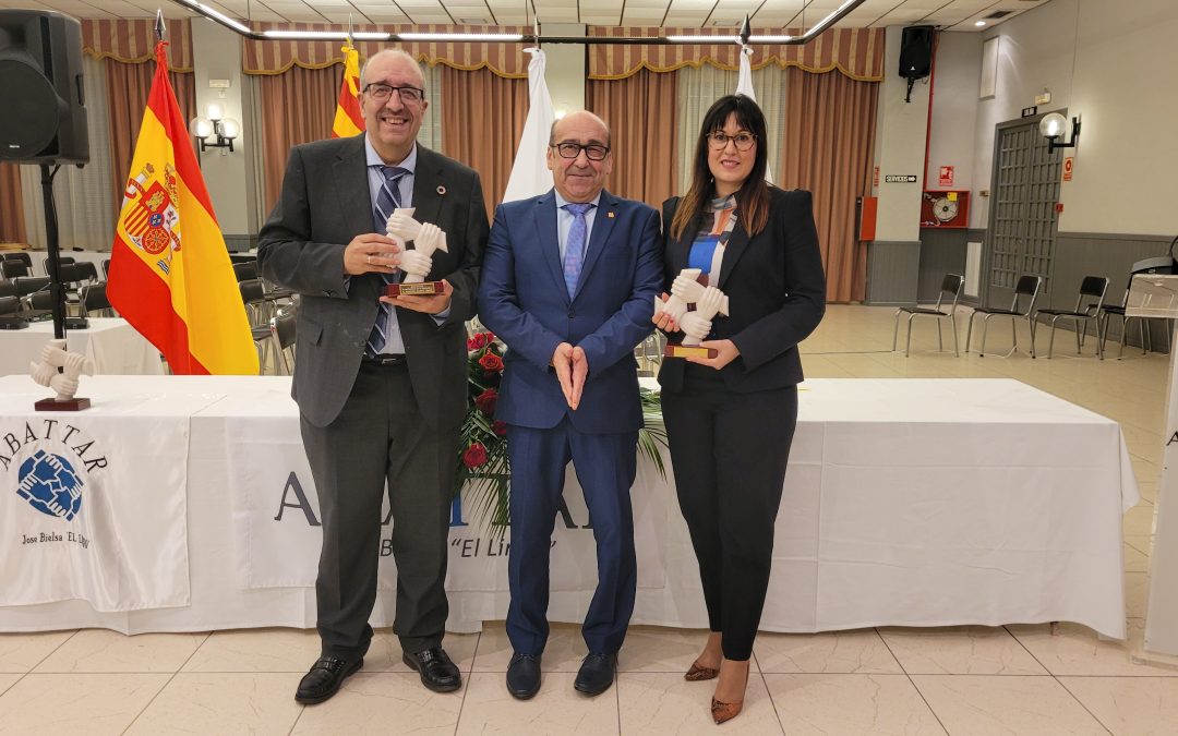 Abattar reconoce con el título de “socio de honor” al presidente de la Diputación de Teruel, Manuel Rando