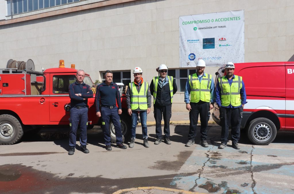 Los bomberos de la DPT reciben material de Endesa procedente de la central térmica de Andorra