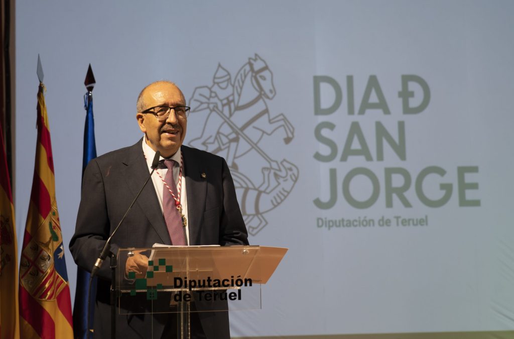La Diputación de Teruel celebra el Día de San Jorge con un homenaje a la educación