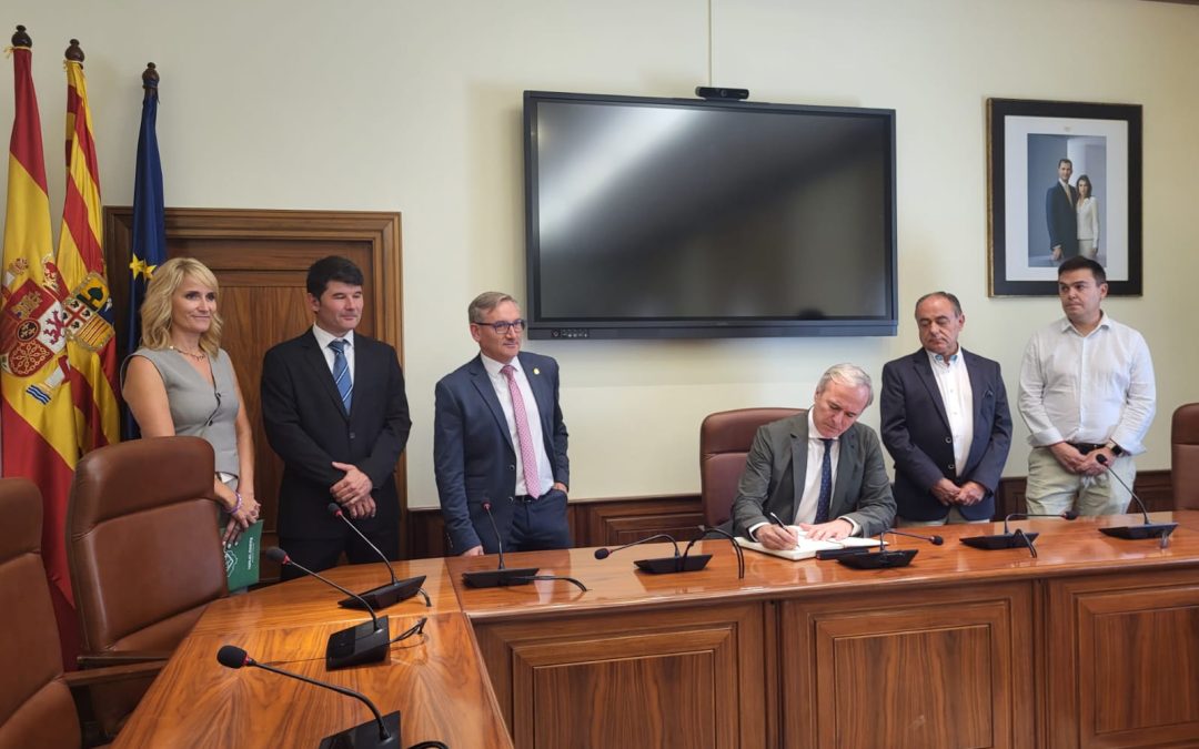 Jorge Azcón realiza su primera visita institucional a la Diputación Provincial de Teruel